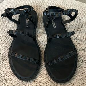 Never worn Steve Madden sandals!!